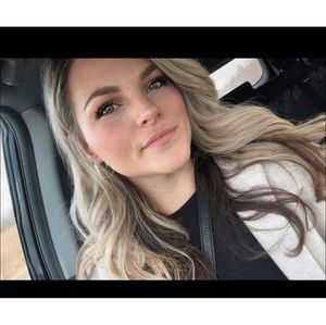 Meet your Posher, Madelyne